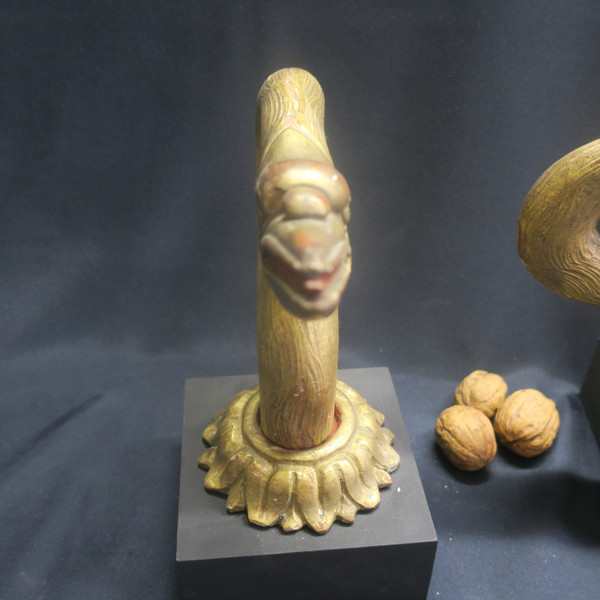 Two swan heads in gilded wood