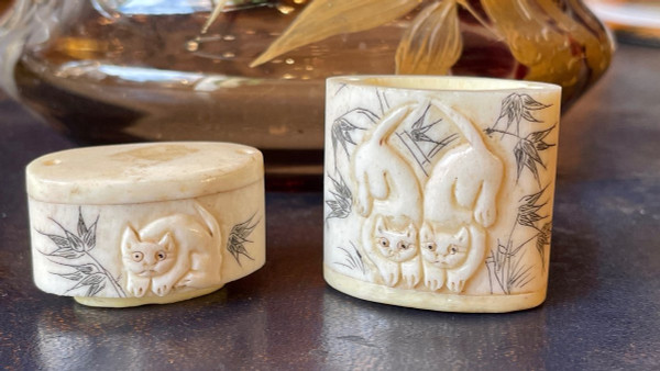 Inro En Os à Motif De Chat. Japon, XIXe Siècle