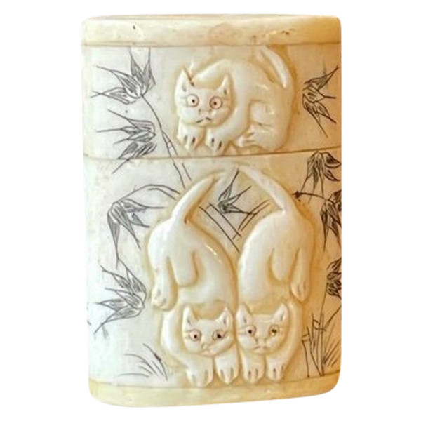 Inro En Os à Motif De Chat. Japon, XIXe Siècle