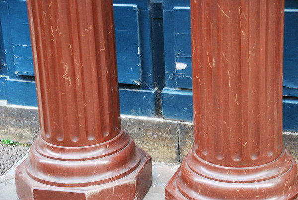 Paire De Colonnes Cannelées Façon Marbre Rouge Royal XIXe siècle
