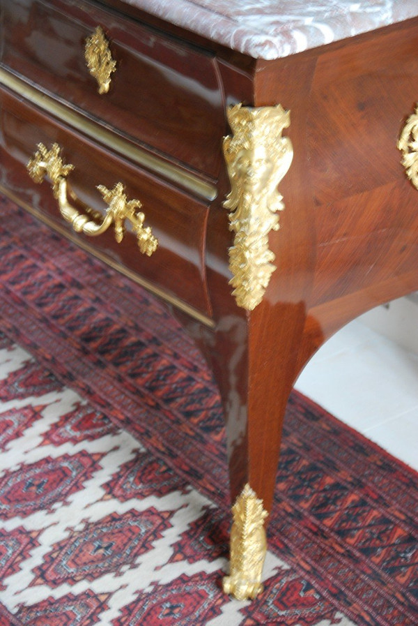 Commode Sauteuse à La Regence  XVIII  attribuée à Doirat