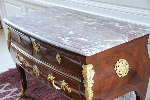 Commode Sauteuse à La Regence  XVIII  attribuée à Doirat