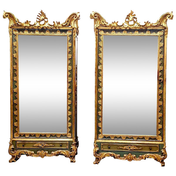 Pair Of Golden Lacquered Turinese Cabinets From The Beginning Of The Nineteenth Century.