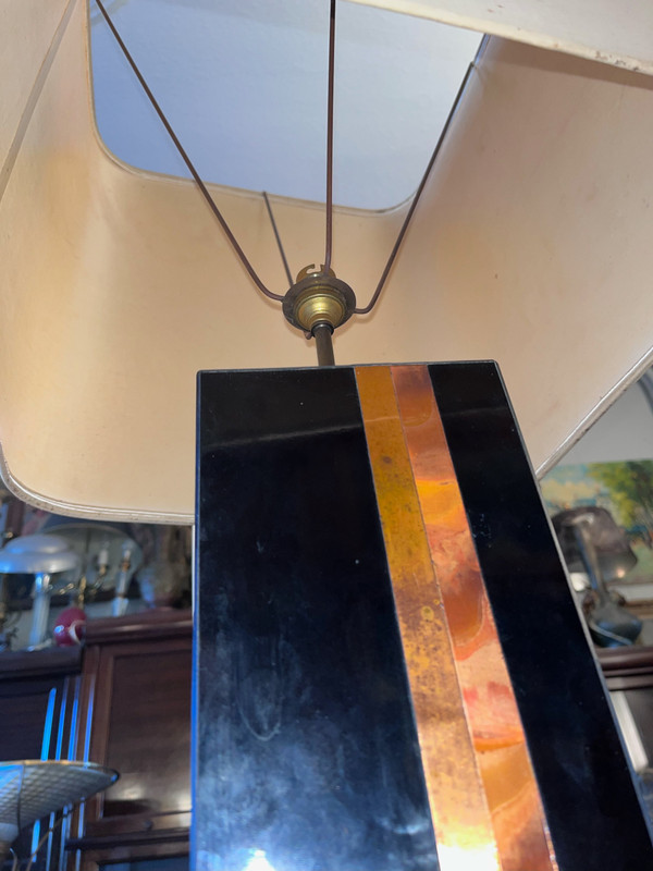 France, Circa 1970. Side tables & lamps set in lacquered wood and copper slats