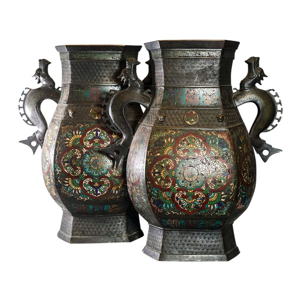 PAIRE VASES BALUSTRES CLOISONNÉS A ANSES. ASIE