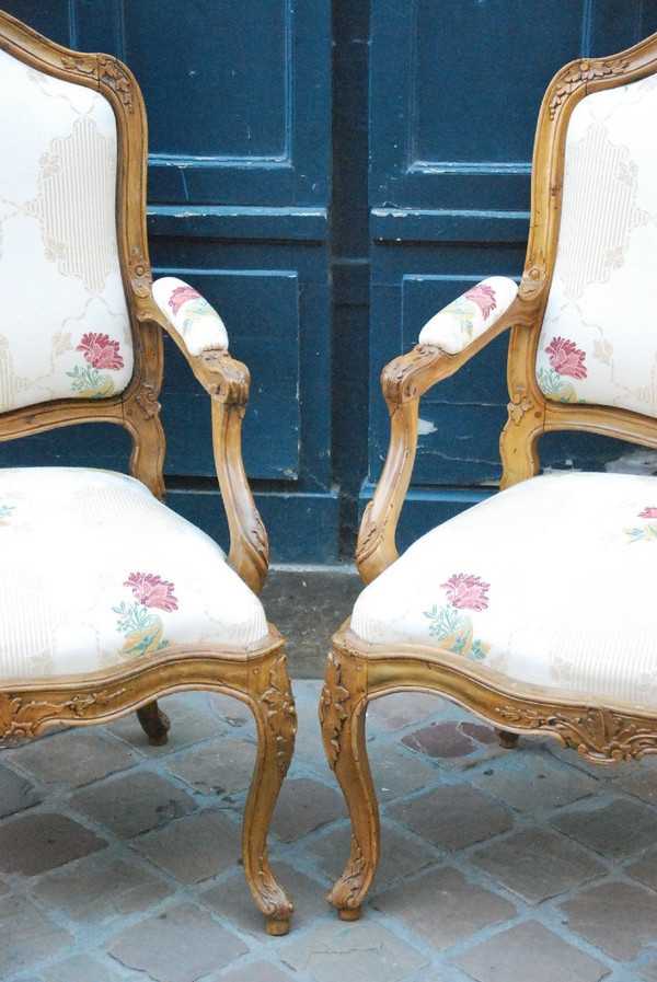 Paire De Fauteuils à Chassis époque Louis XV