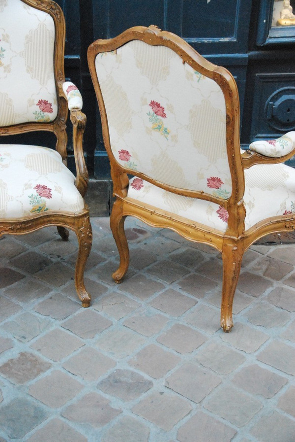 Paire De Fauteuils à Chassis époque Louis XV