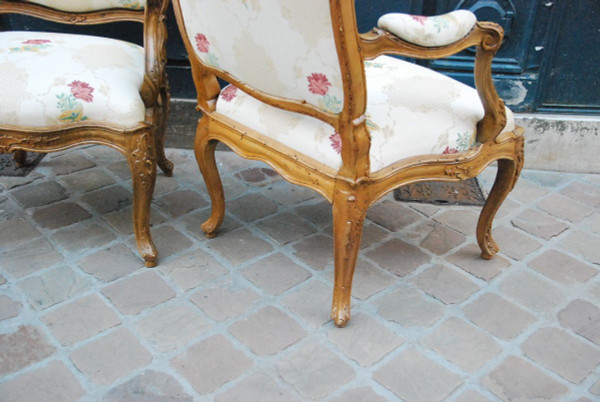Paire De Fauteuils à Chassis époque Louis XV