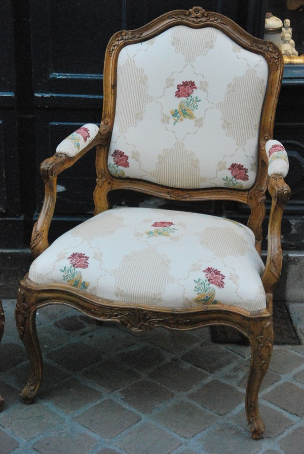 Paire De Fauteuils à Chassis époque Louis XV
