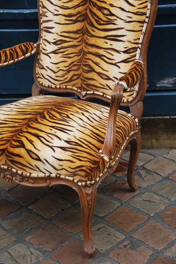 Large Fauteuil à Dossier Plat époque Louis XV   XVIIIe siècle
