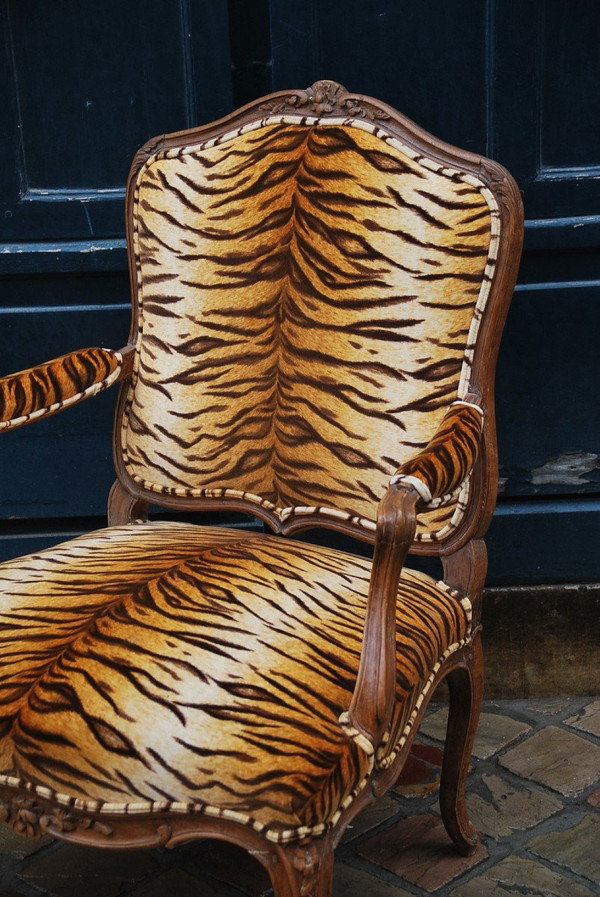 Large Fauteuil à Dossier Plat époque Louis XV   XVIIIe siècle
