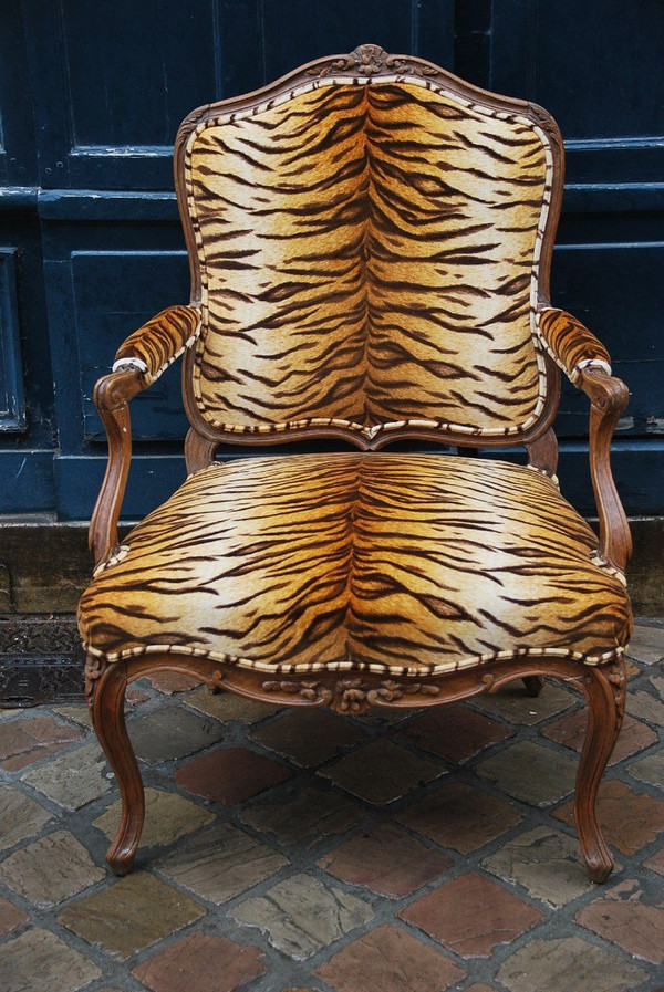 Large Fauteuil à Dossier Plat époque Louis XV   XVIIIe siècle