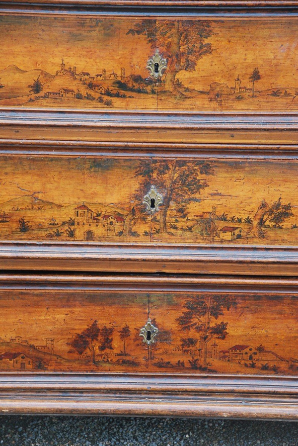 Commode En Noyer Fin XVII  Avec Scènes Paysagées