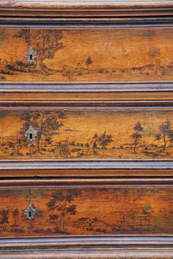 Commode En Noyer Fin XVII  Avec Scènes Paysagées