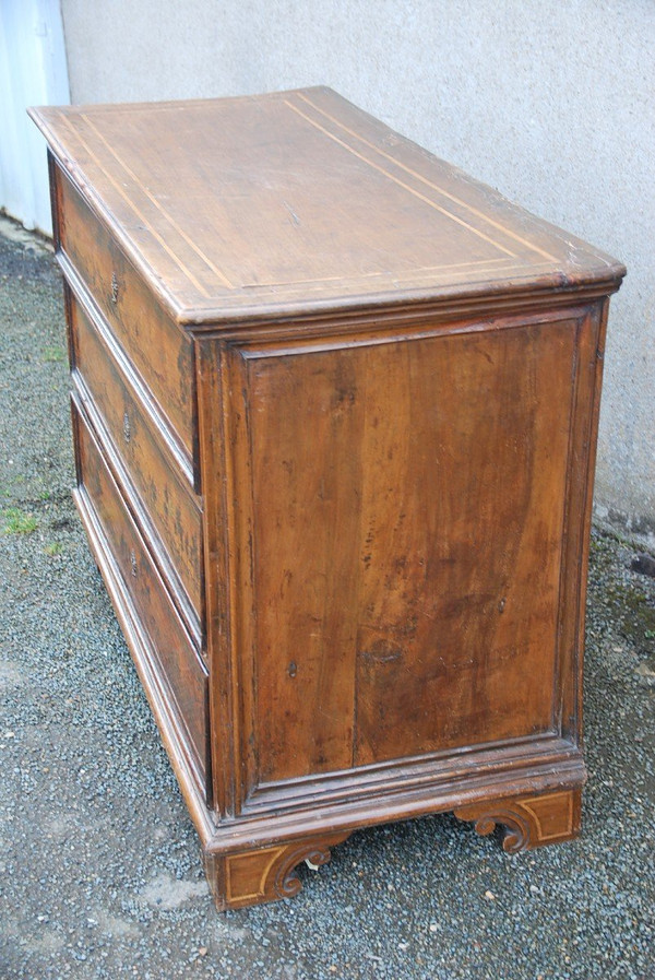 Commode En Noyer Fin XVII  Avec Scènes Paysagées