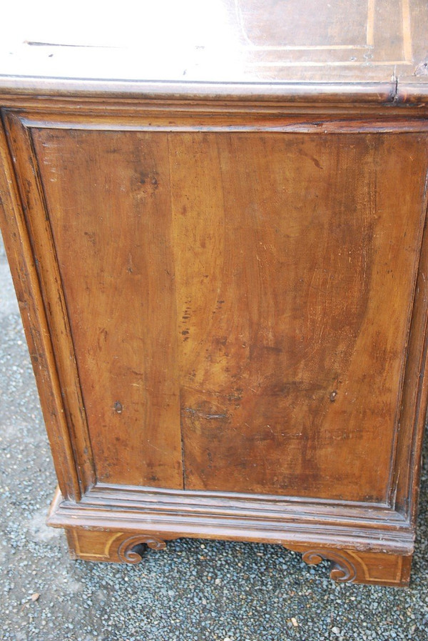 Commode En Noyer Fin XVII  Avec Scènes Paysagées