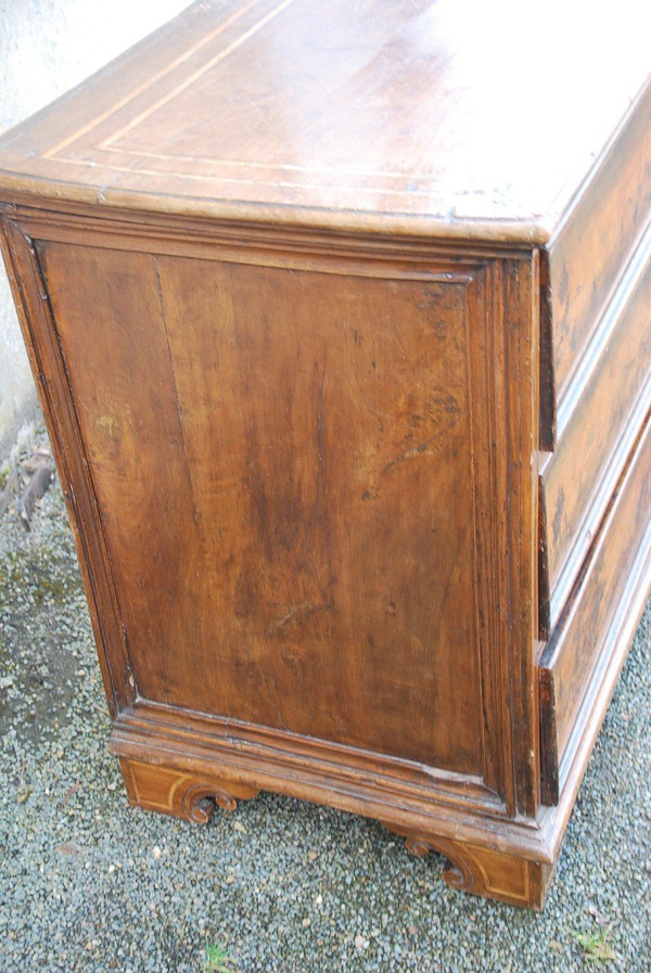 Commode En Noyer Fin XVII  Avec Scènes Paysagées