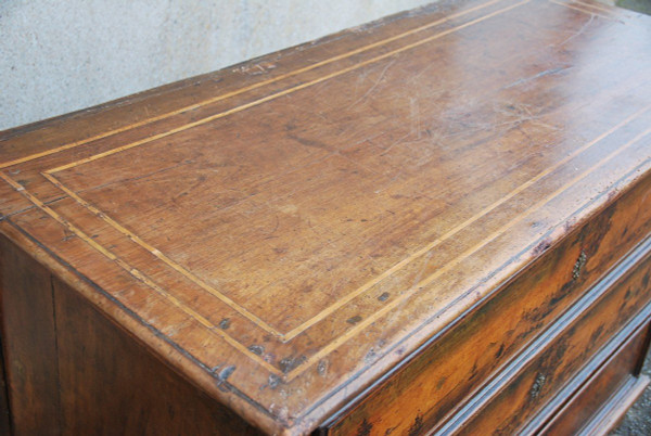 Commode En Noyer Fin XVII  Avec Scènes Paysagées