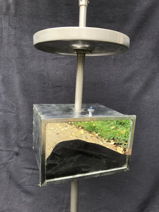 Miroir cabinetou coiffeuse pour maquiller une actrice de cinema  XX