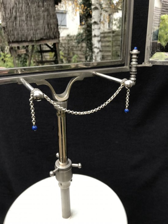 Miroir cabinetou coiffeuse pour maquiller une actrice de cinema  XX