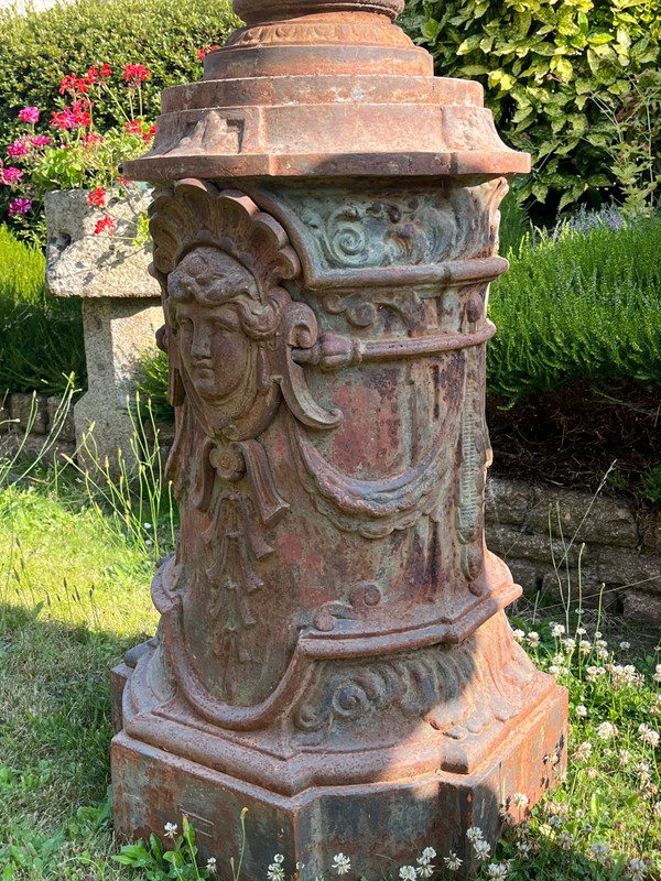 Pair of cast iron vases and columns Val d'Osne 19th century