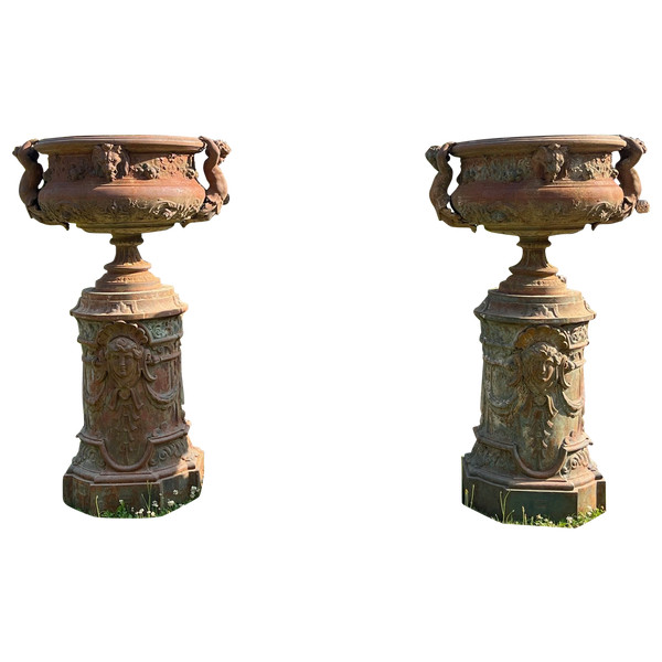 Pair of cast iron vases and columns Val d'Osne 19th century
