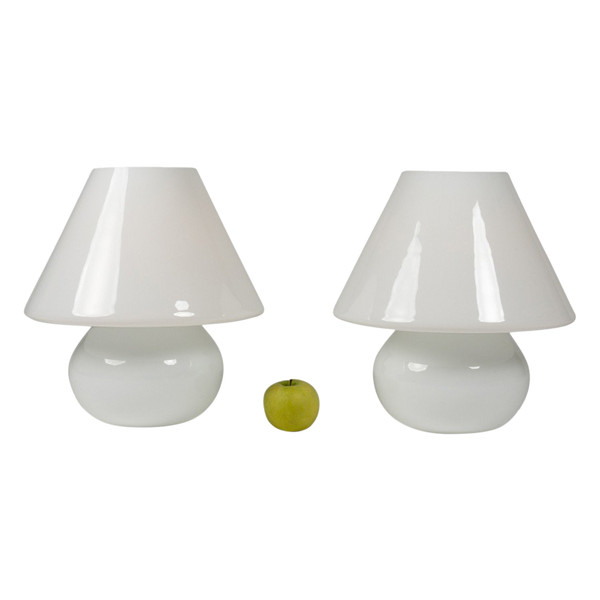 Coppia di lampade opaline bianche, anni '90