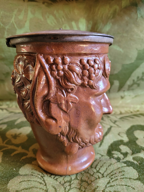 Pot à tabac à tête de faune en grés époque Napoleon III