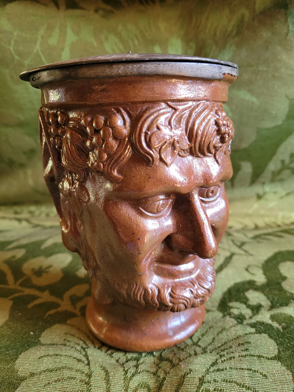 Pot à tabac à tête de faune en grés époque Napoleon III