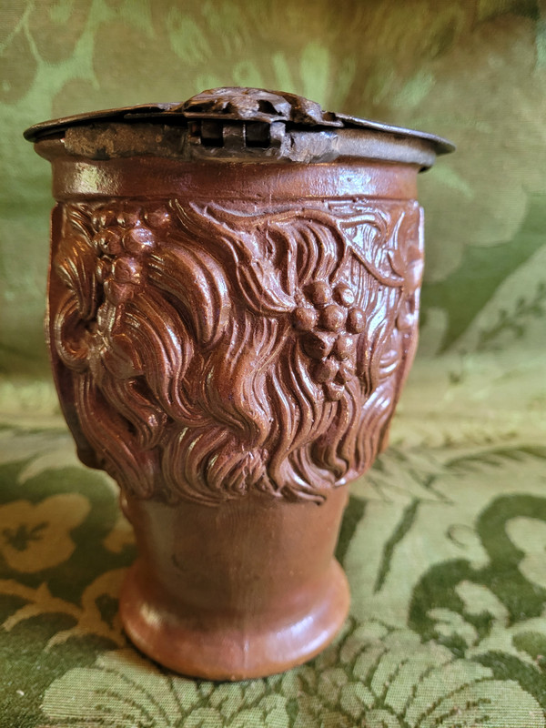 Pot à tabac à tête de faune en grés époque Napoleon III