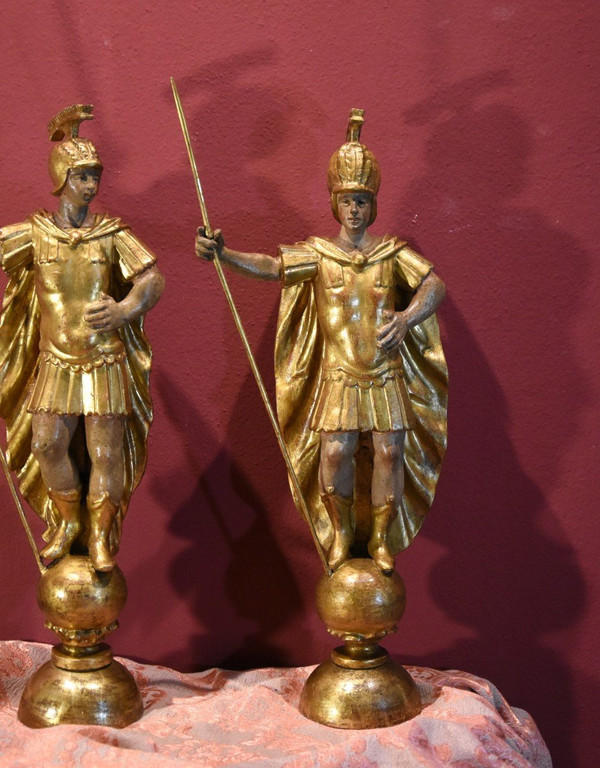 Coppia di soldati romani in legno dorato, Roma XVIII secolo