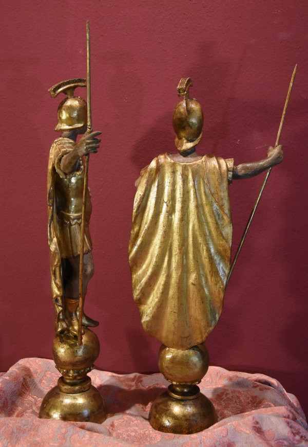 Coppia di soldati romani in legno dorato, Roma XVIII secolo