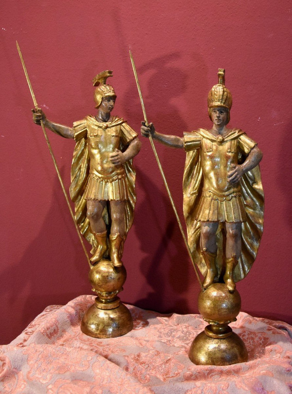Coppia di soldati romani in legno dorato, Roma XVIII secolo
