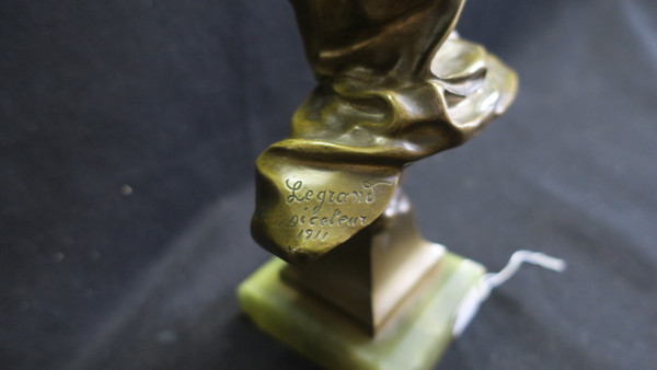 Bronze bust, return from a ball