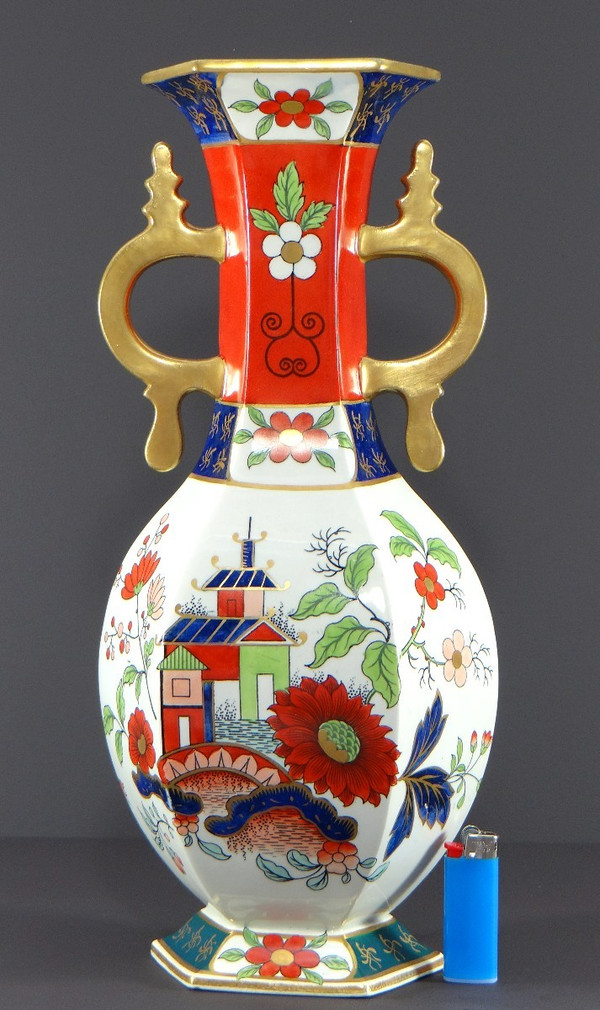 Manifattura Creil Et Montereau, anni '20, Vaso in fine terracotta con decori di ispirazione giapponese.