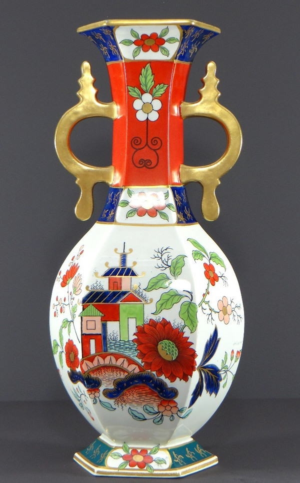 Manifattura Creil Et Montereau, anni '20, Vaso in fine terracotta con decori di ispirazione giapponese.