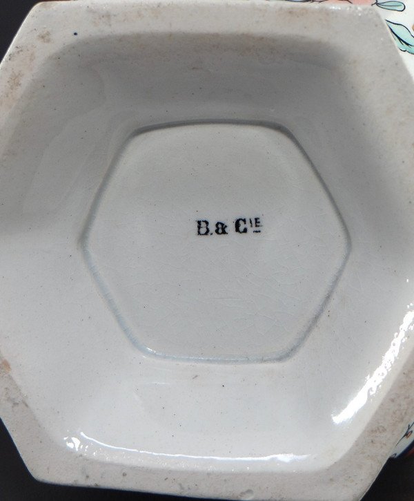Manifattura Creil Et Montereau, anni '20, Vaso in fine terracotta con decori di ispirazione giapponese.