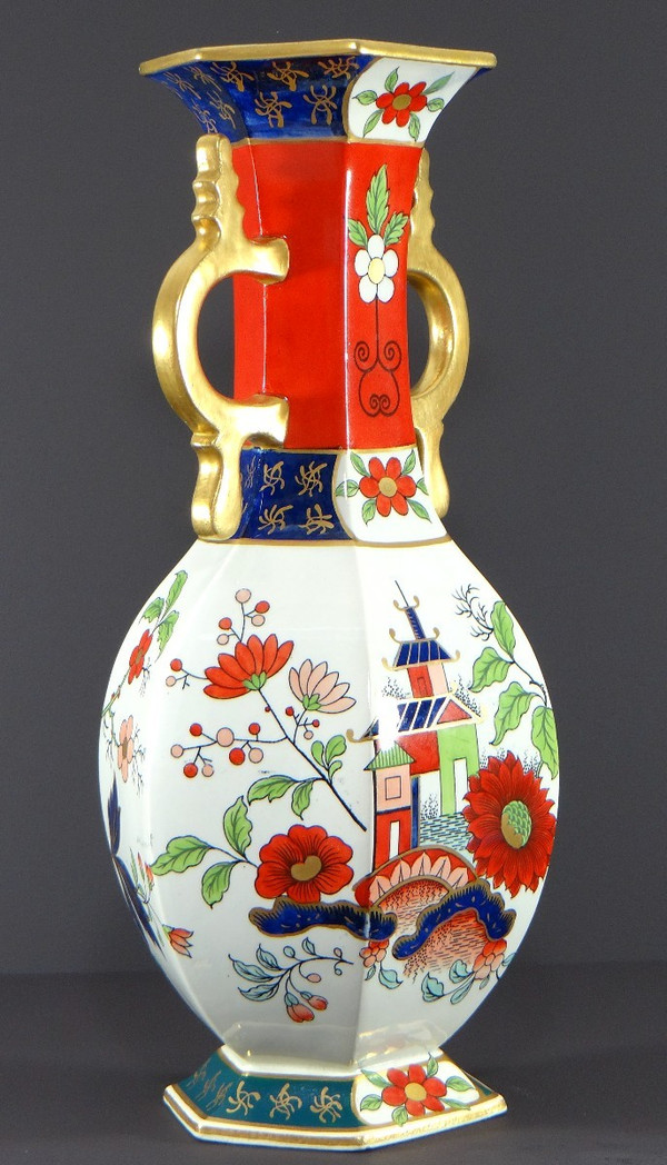 Manifattura Creil Et Montereau, anni '20, Vaso in fine terracotta con decori di ispirazione giapponese.