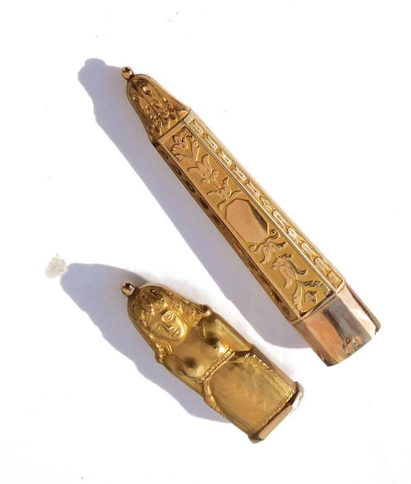 Kit da cucito in oro di inizio '800 con decori antichi