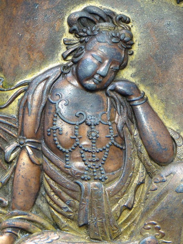 Japon, Fin Du XIXème Siècle, Coupelle En étain Doré à Représentation De Kwan Yin. 
