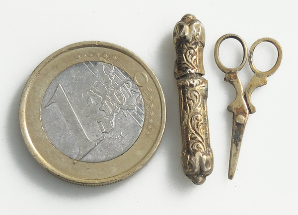 Miniature sewing set antique box 19th century