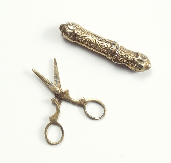 Miniature sewing set antique box 19th century