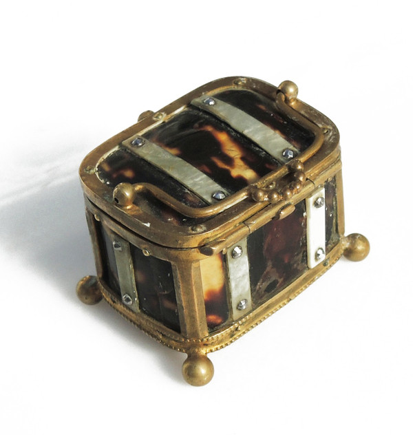 Miniature sewing set antique box 19th century