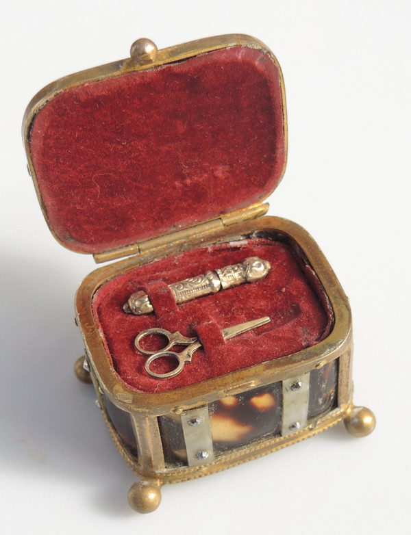 Miniature sewing set antique box 19th century