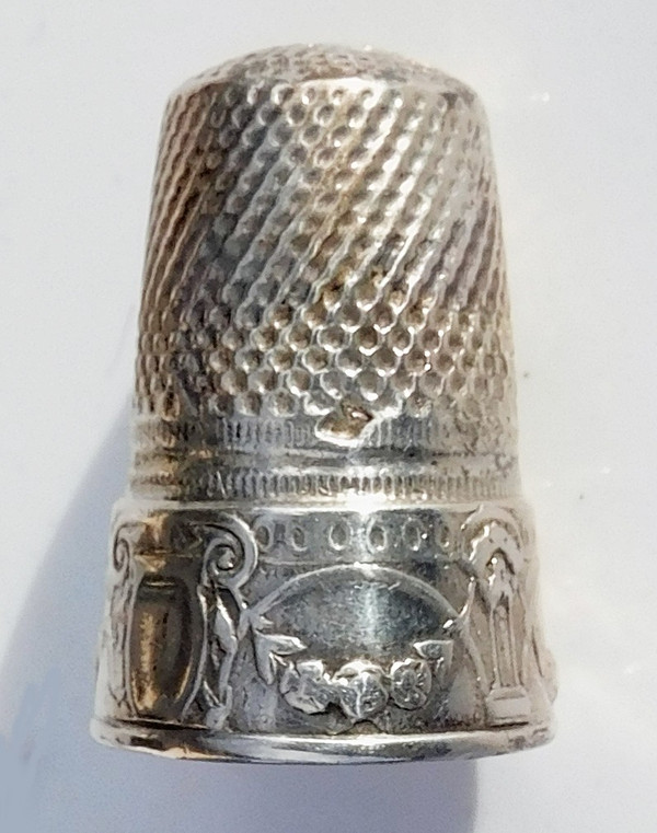 Set da cucito in argento con ago e faretra della fine del XIX secolo