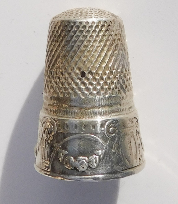 Set da cucito in argento con ago e faretra della fine del XIX secolo