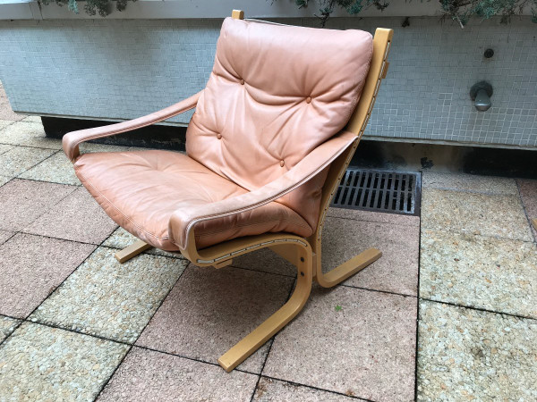 Tre poltrone scandinave in teak e pelle del 1970 circa di Westlanske