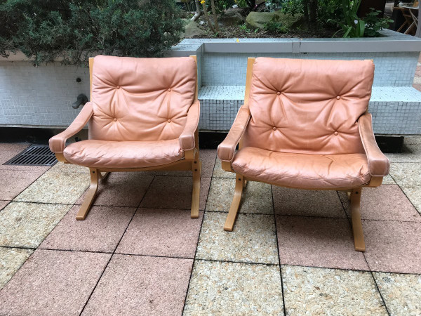 Tre poltrone scandinave in teak e pelle del 1970 circa di Westlanske