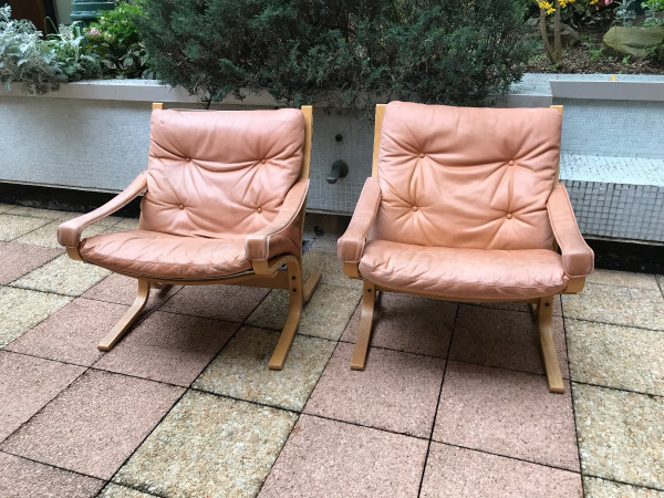 Tre poltrone scandinave in teak e pelle del 1970 circa di Westlanske