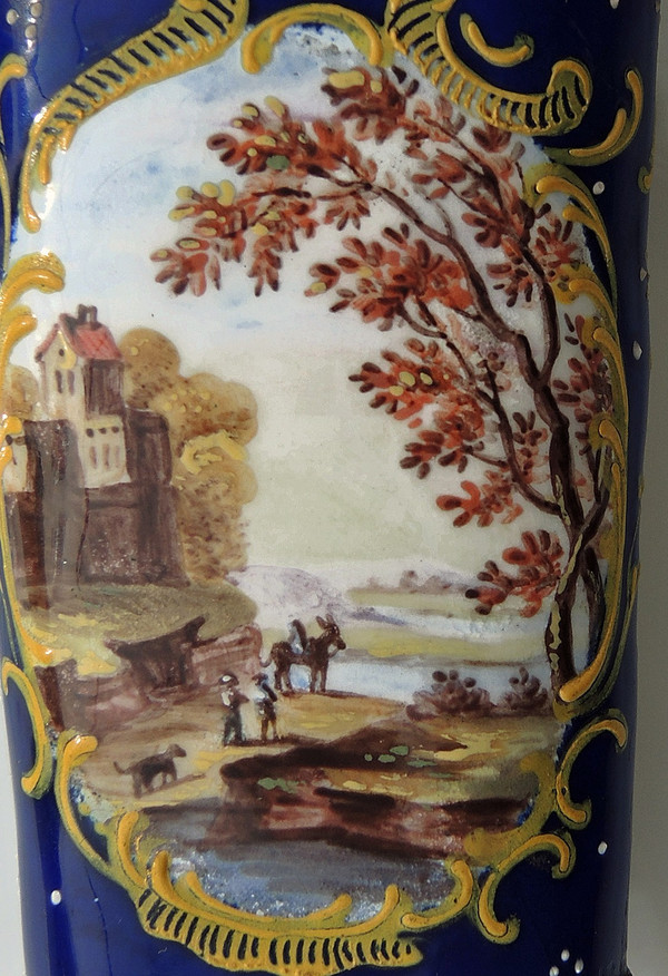 Sewing set in a late 18th-early 19th-century enamelled case